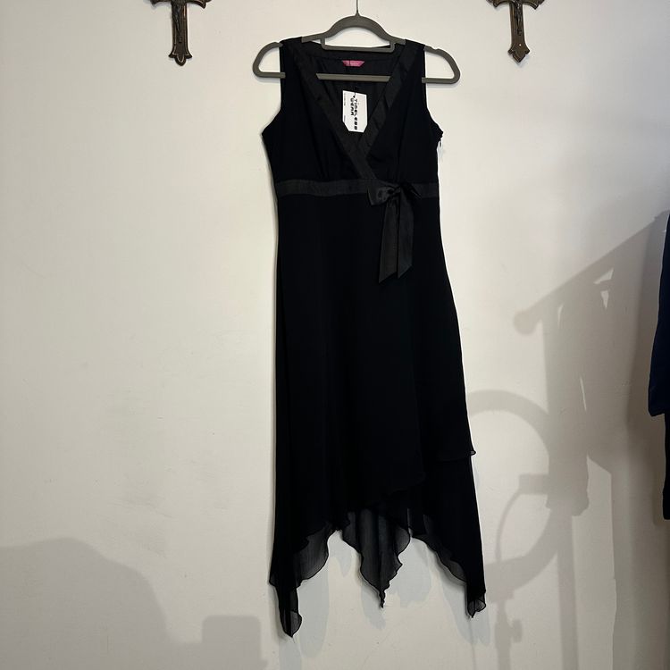 Black Sleeveless Dress With Asymmetrical Hem